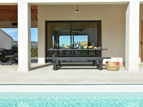 Luxury Villa in Malauc ne with Private Swimming Pool